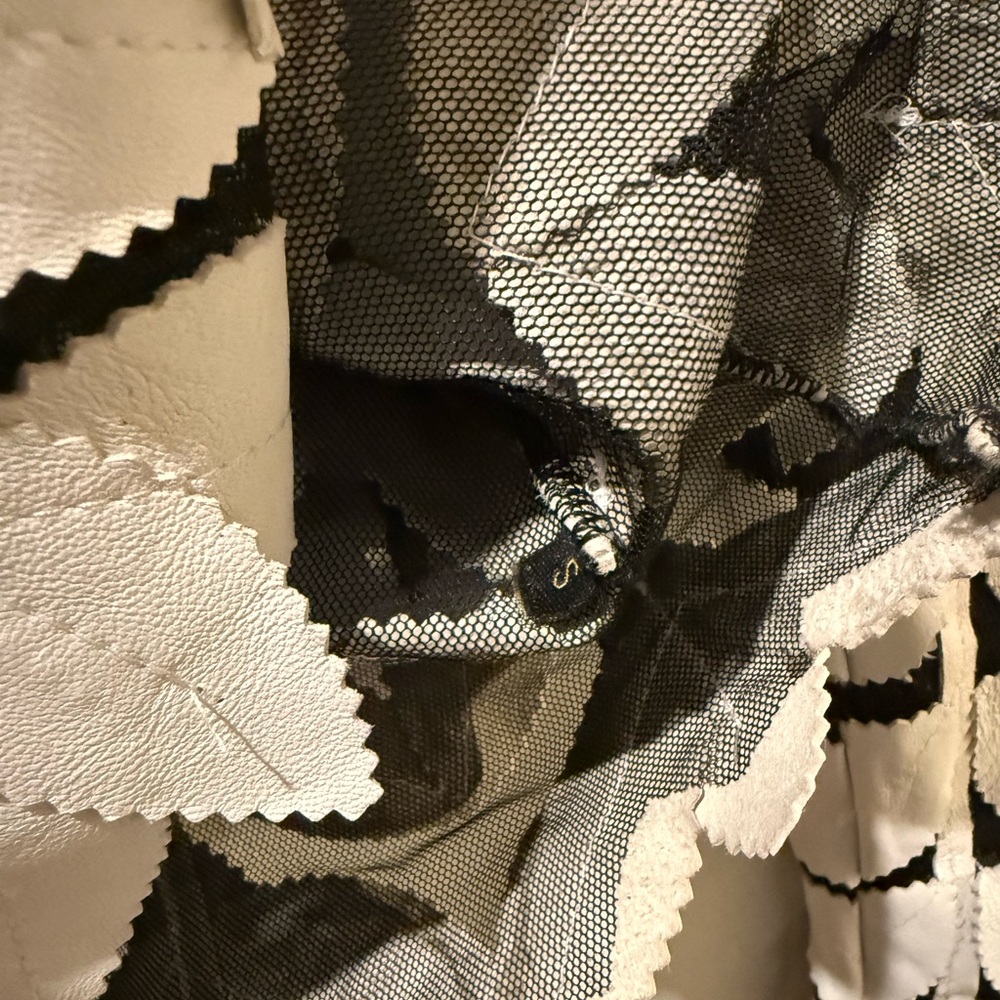 Chic White Leaf Pattern Blazer Size S - image 7